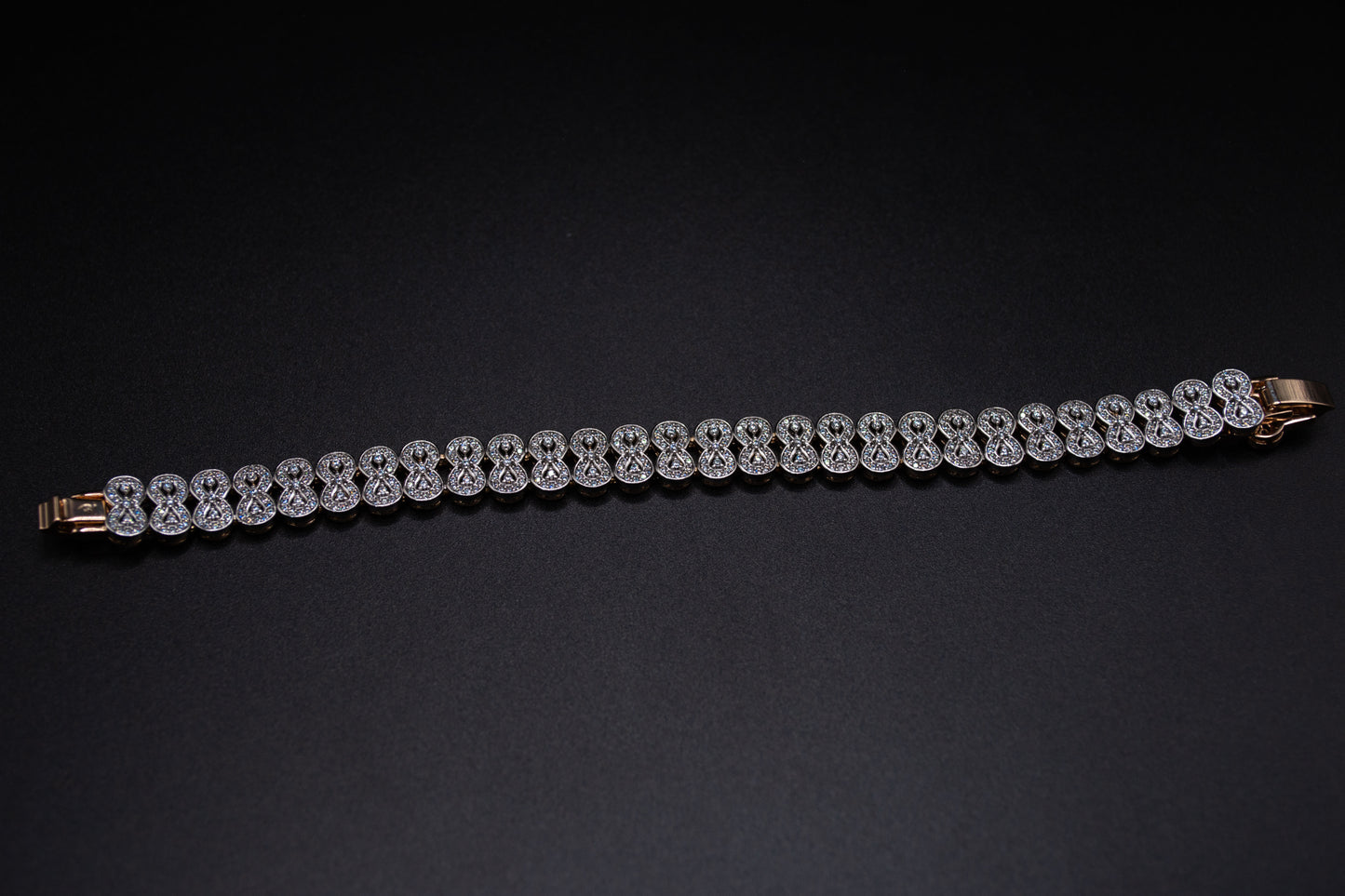 Hourglass Link Bracelet with Diamonds (free size Openable)