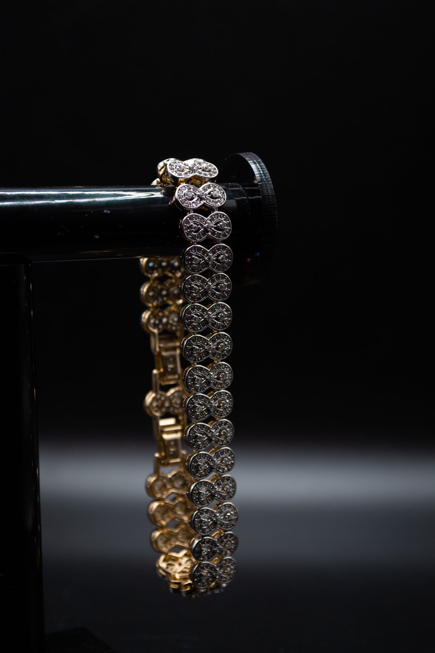 Hourglass Link Bracelet with Diamonds (free size Openable)