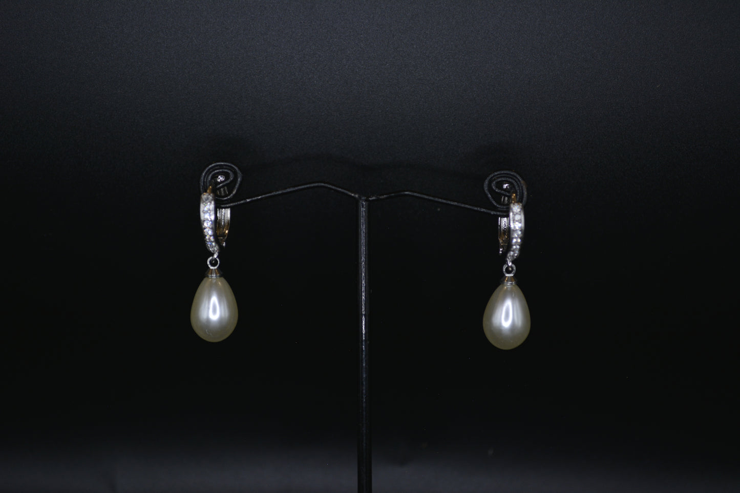 Classic Teardrop Pearl Earrings