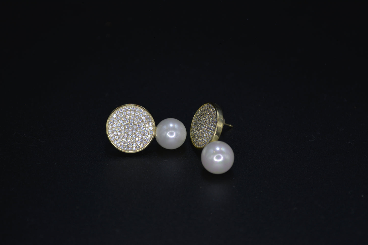 Elegant Disc and Pearl Earrings