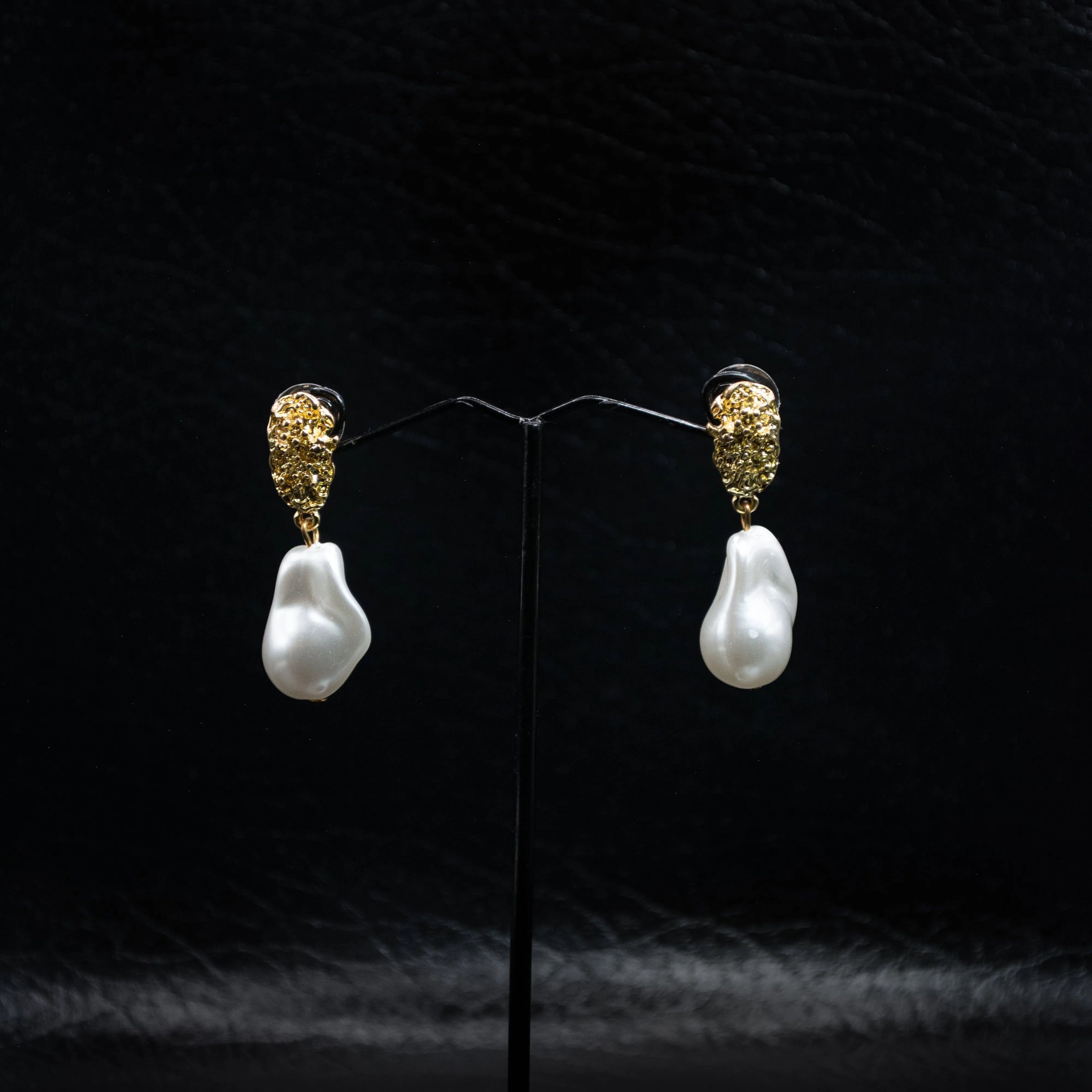 Gold and White Pearl Earrings - Sovrati Jewelry - SOVRATI