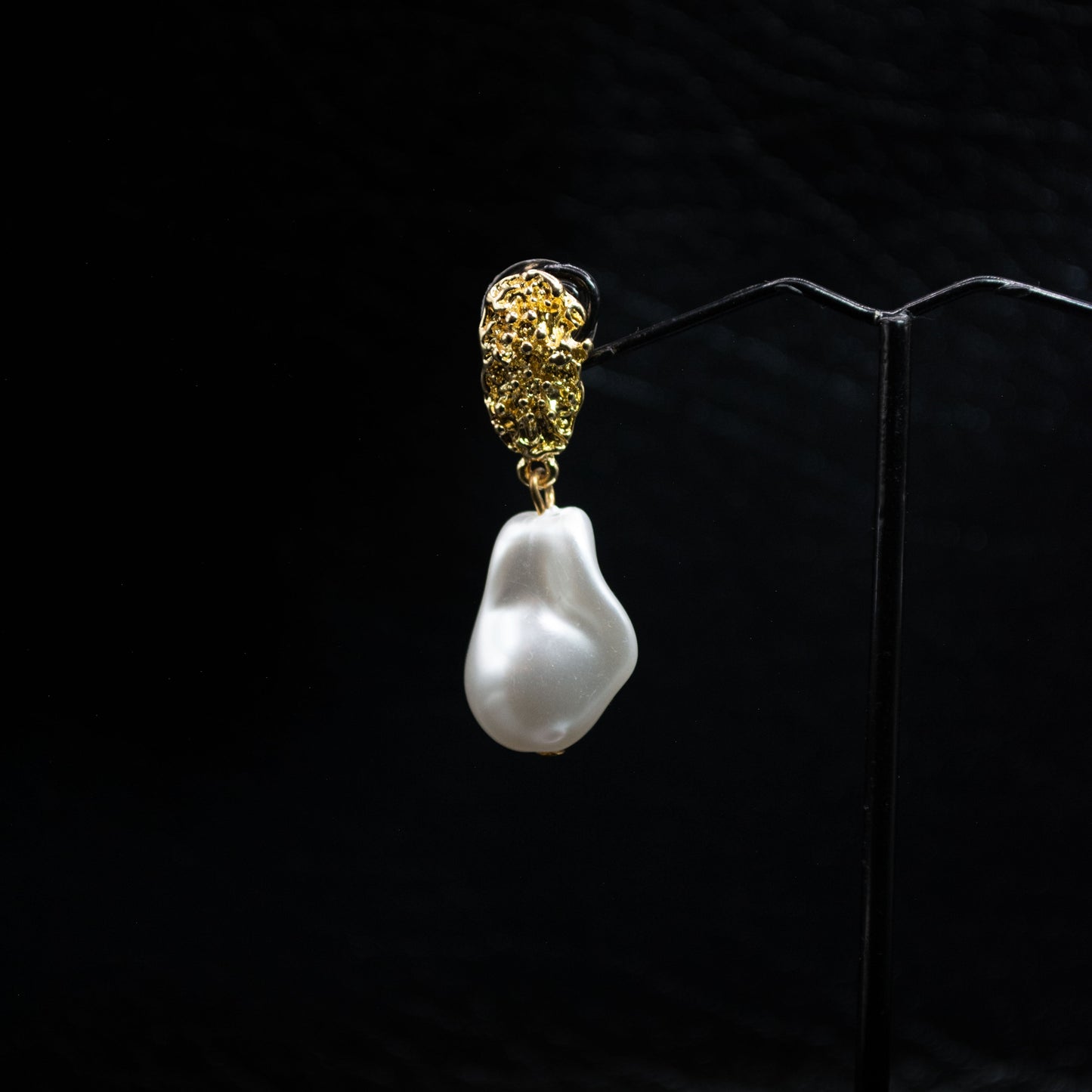 Gold and White Pearl Earrings - Sovrati Jewelry