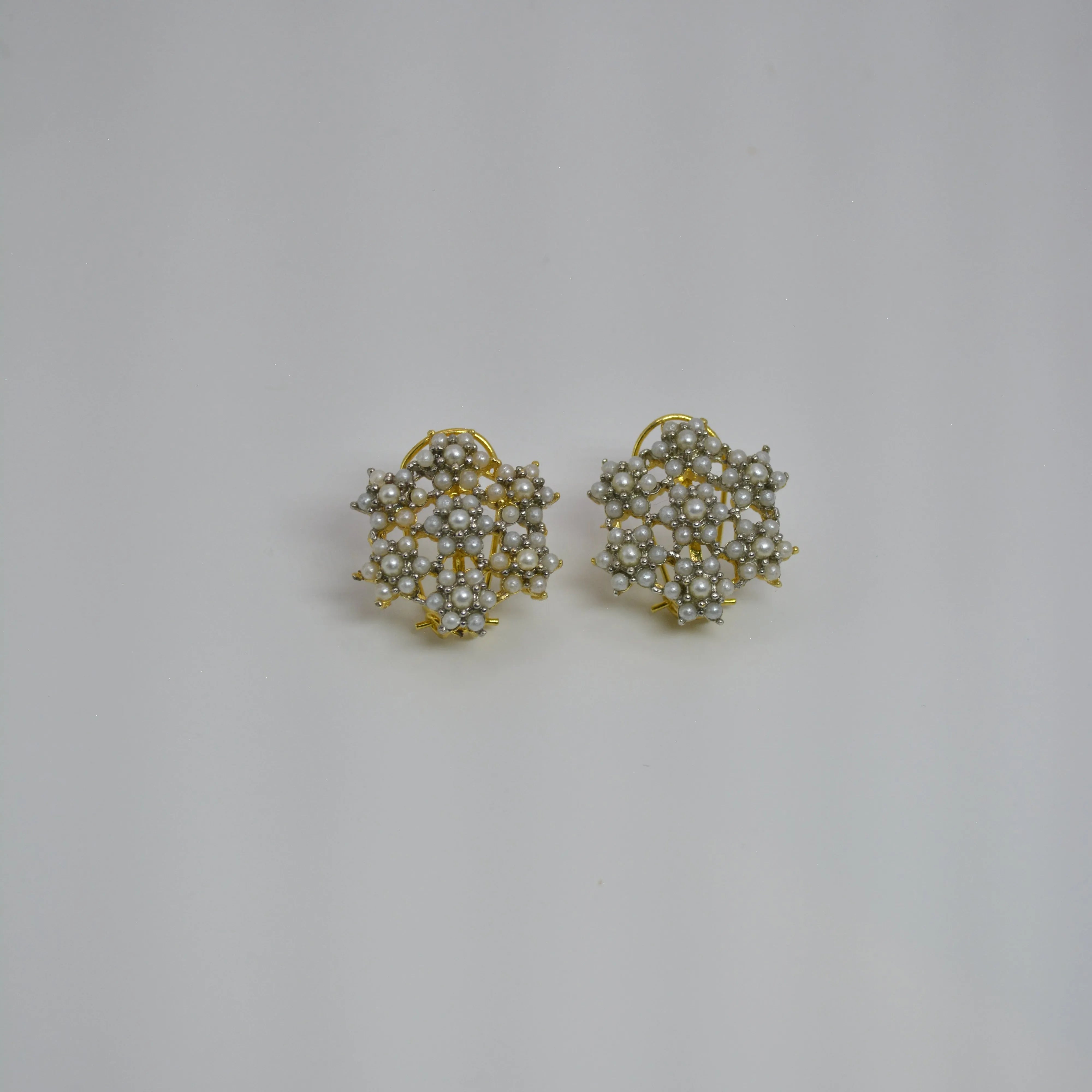 Delicate Star-Shaped Earrings - SOVRATI