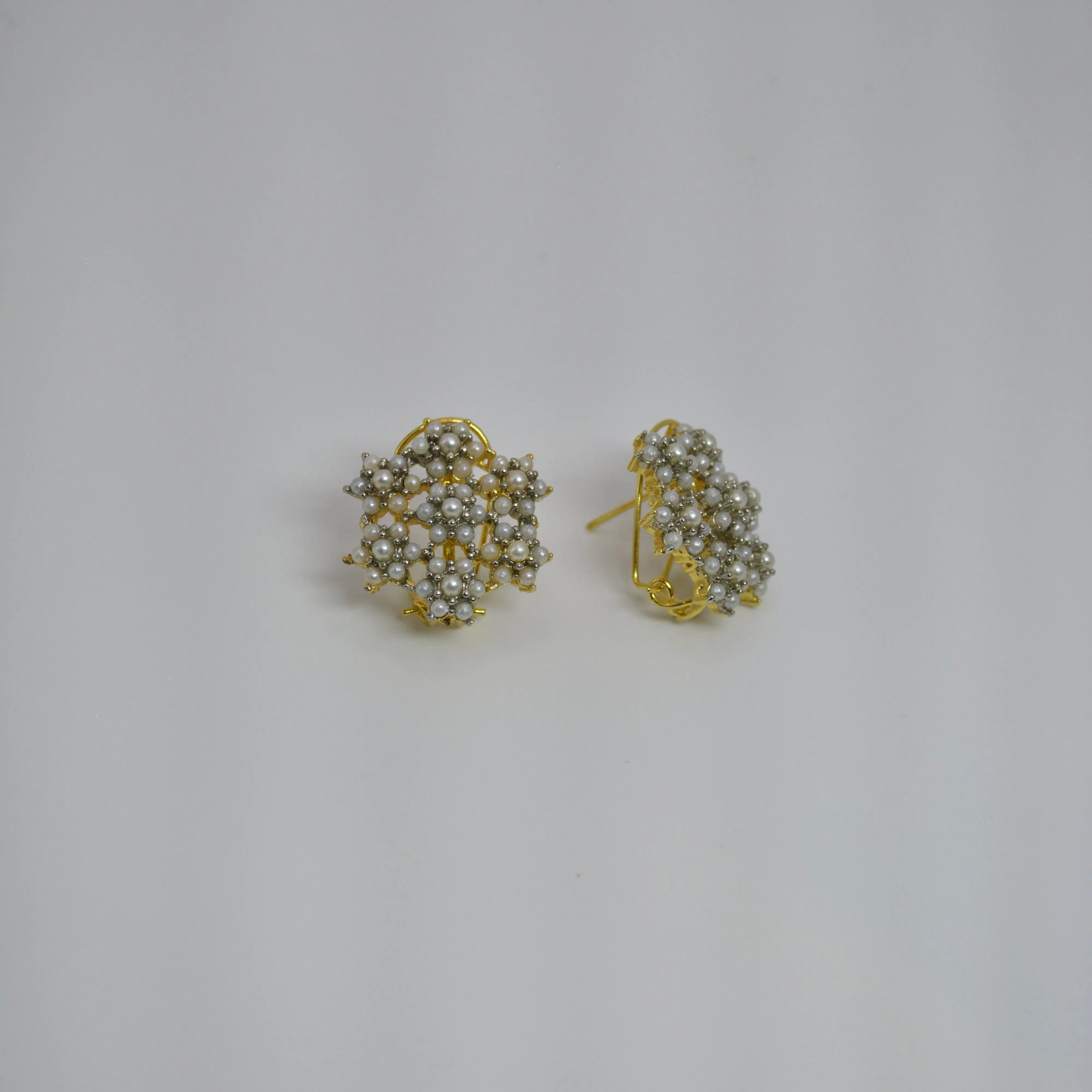 Delicate Star-Shaped Earrings - SOVRATI