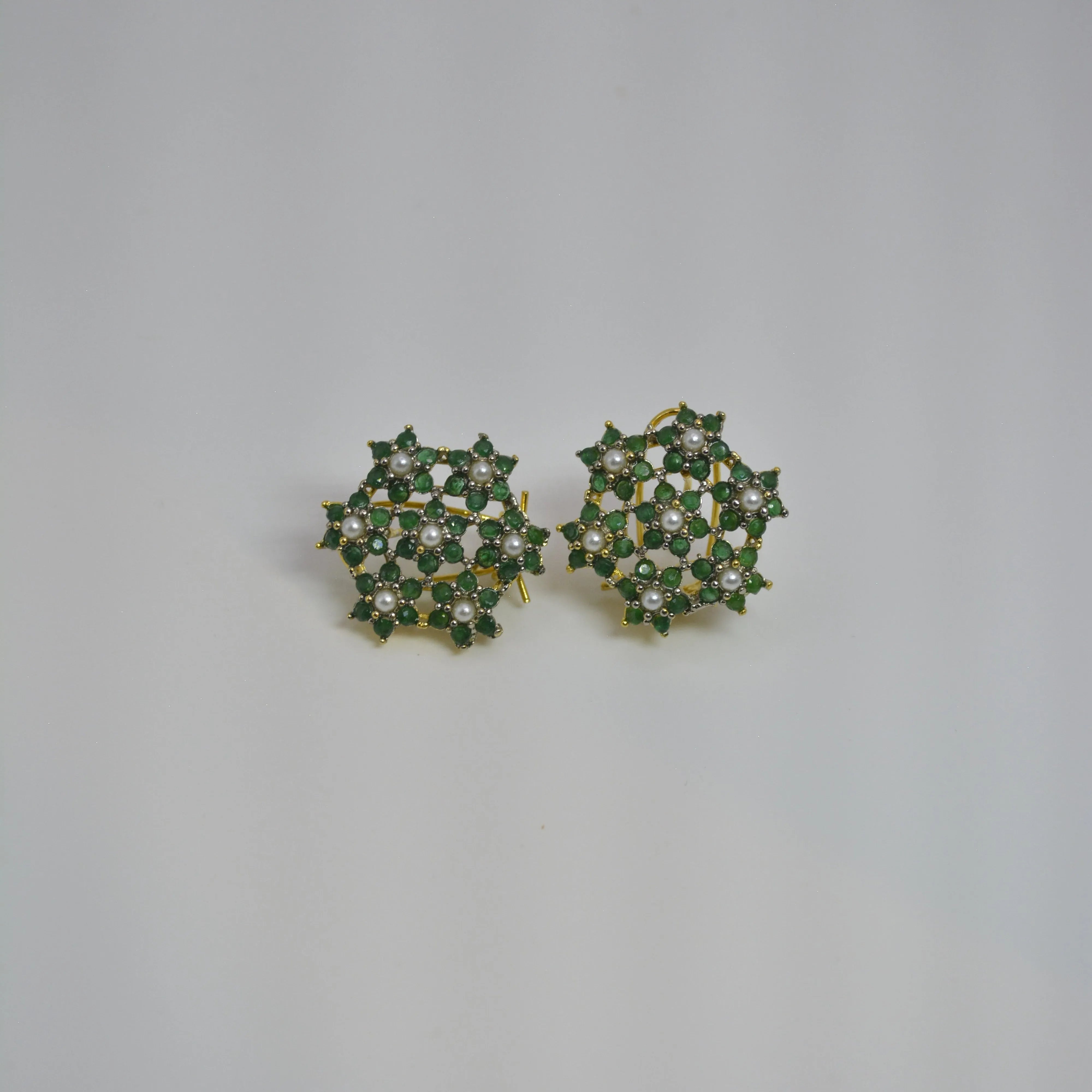 Delicate Star-Shaped Earrings - SOVRATI