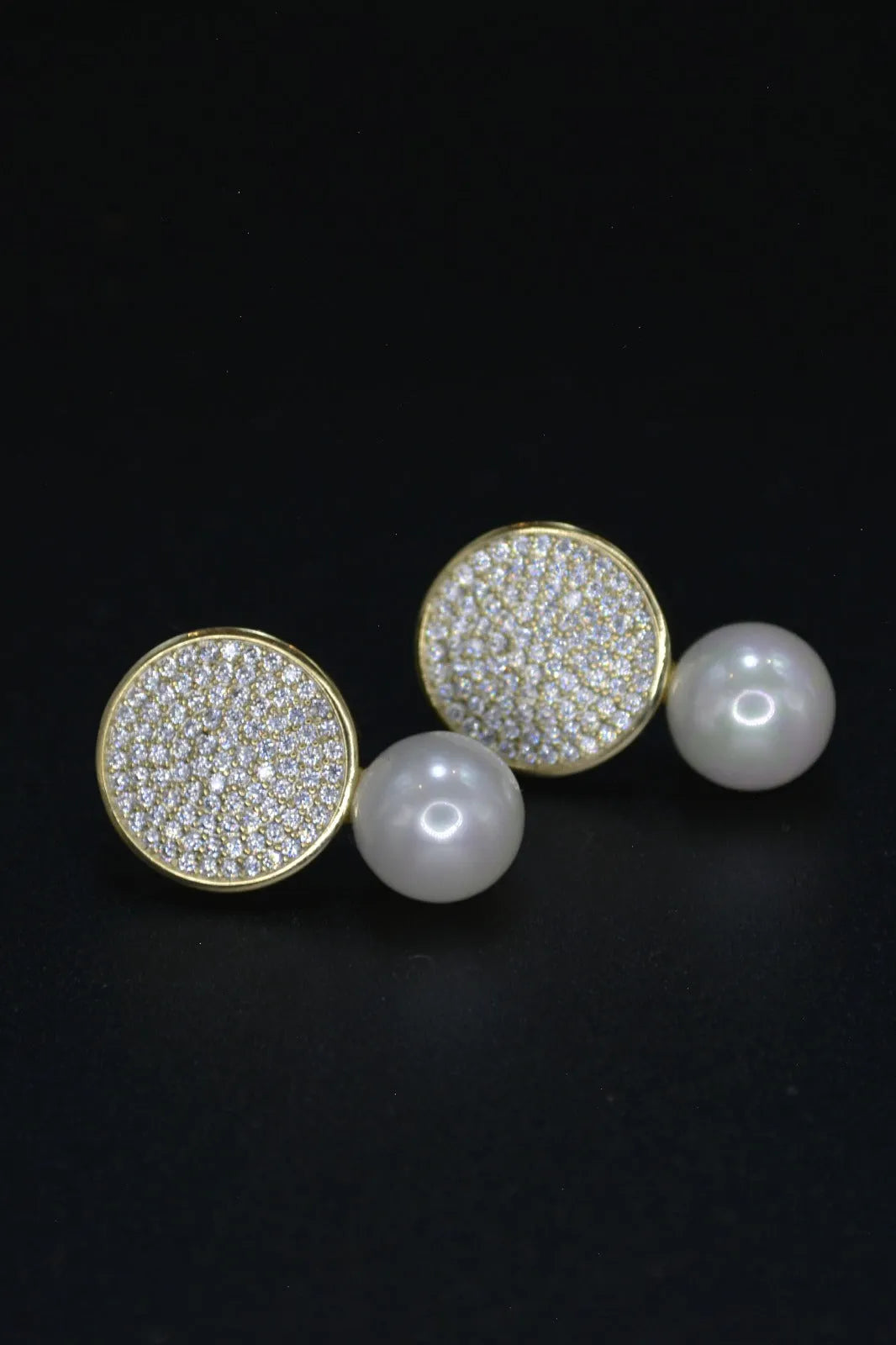 -Elegant Disc and Pearl Earrings-Elegant Disc and Pearl Earrings
