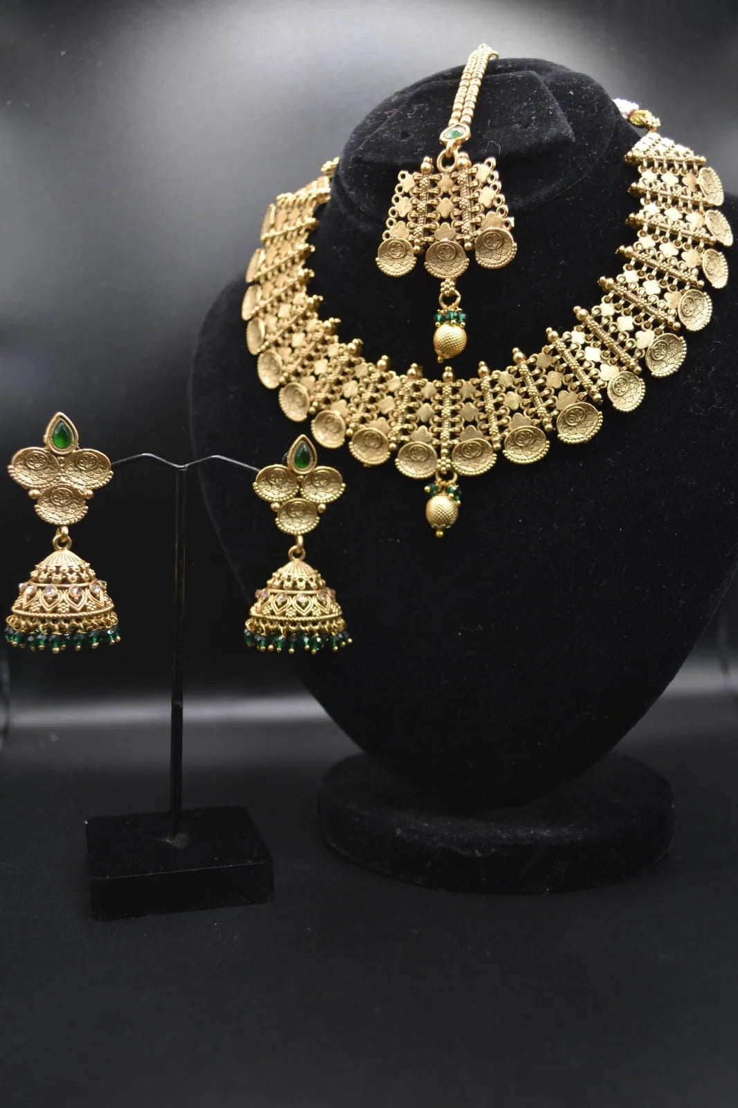 -Regal Gold and Emerald Jewelry Set-Regal Gold and Emerald Jewelry Set